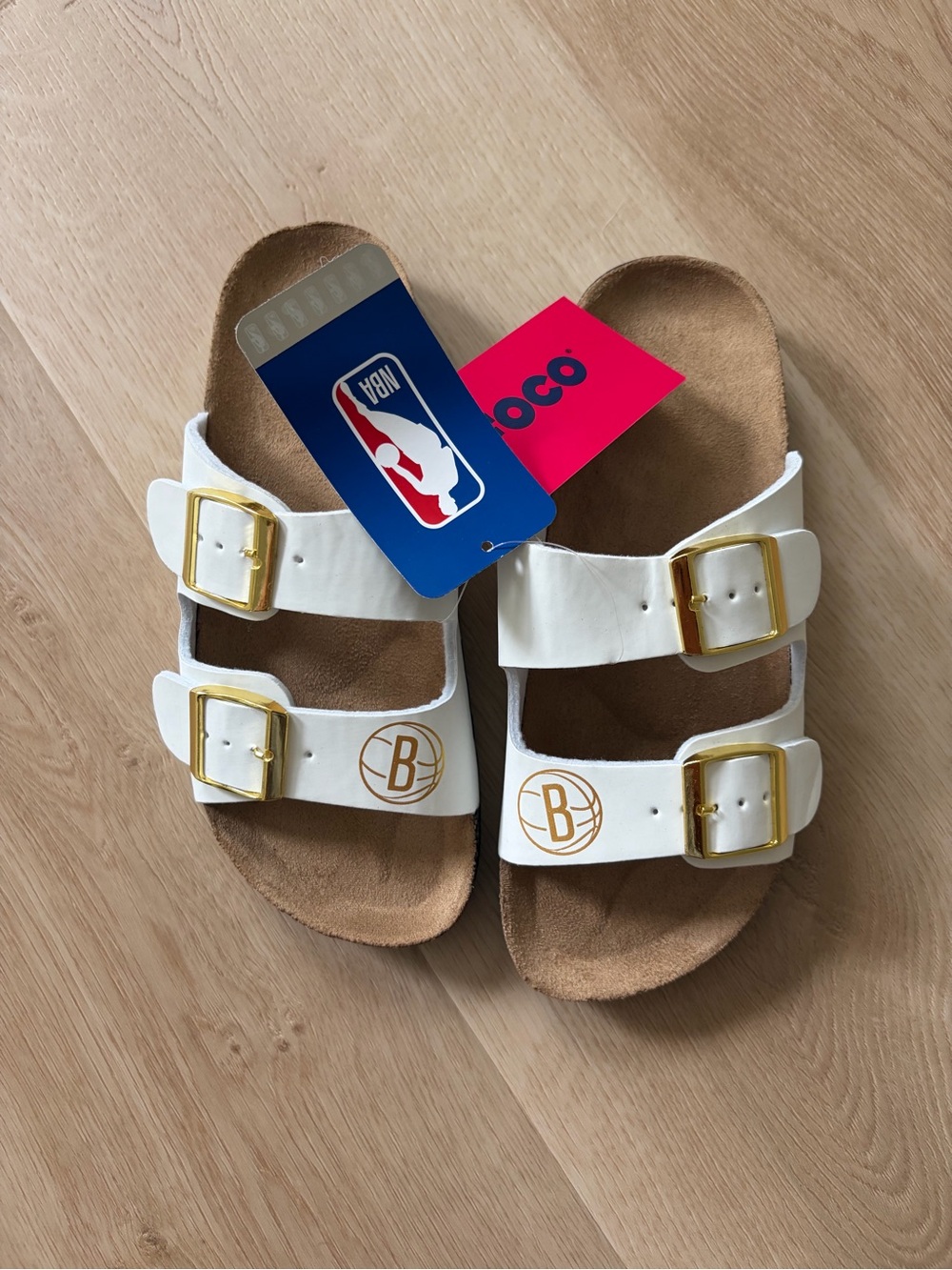 🏀Brooklyn Nets x FOCO White & Gold Double-Buckle Sandals – Women’s Size 6 – NWT